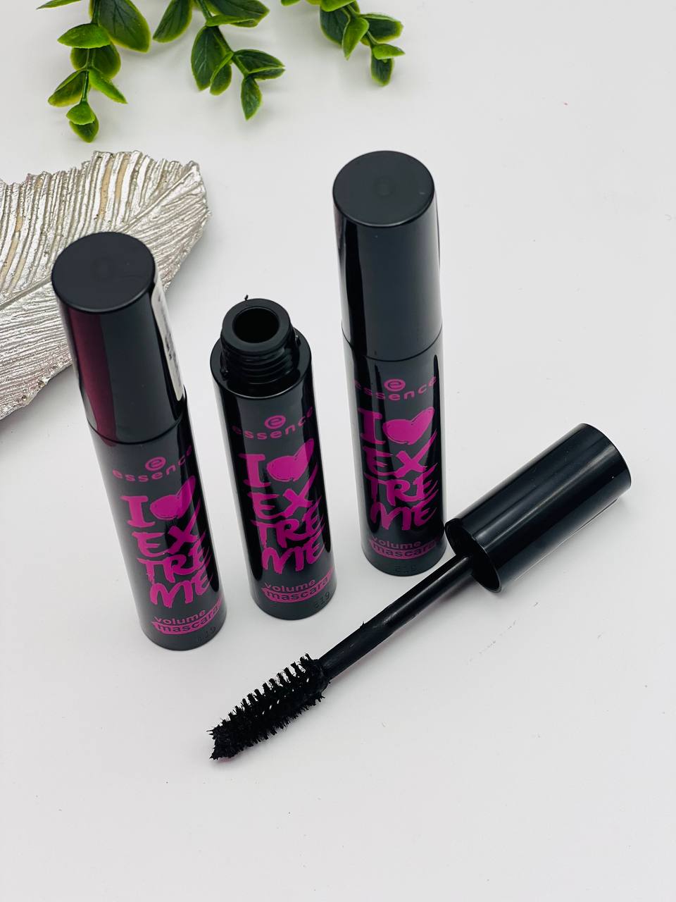 ریمل حجم دهنده اسنس مشکی extream